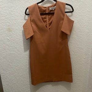 Apricot Elliatt - cold shoulder dress